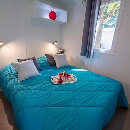 אתר קמפינג Au Tour De L'aveyron 2*