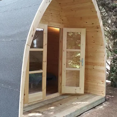 אתר קמפינג Au Tour De L'aveyron 2*