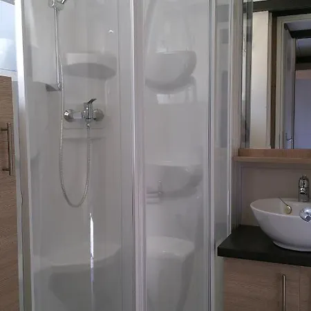 Au Tour De L'aveyron אתר קמפינג