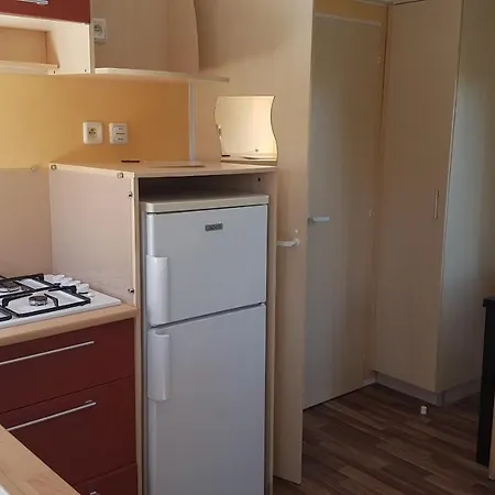 אתר קמפינג Au Tour De L'aveyron 2*