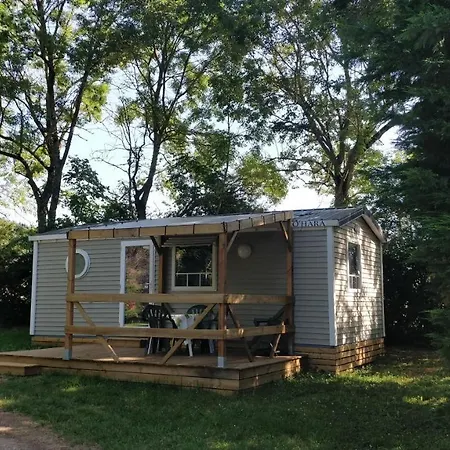 אתר קמפינג Au Tour De L'aveyron LʼHospitalet-du-Larzac