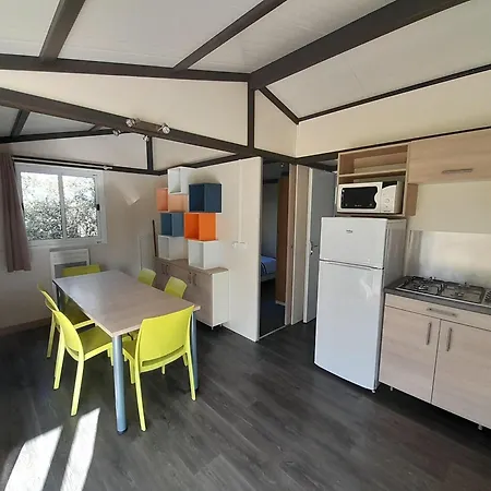 Au Tour De L'aveyron אתר קמפינג LʼHospitalet-du-Larzac