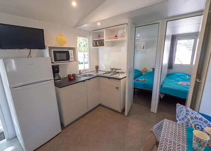 Camping Au Tour De L'aveyron LʼHospitalet-du-Larzac