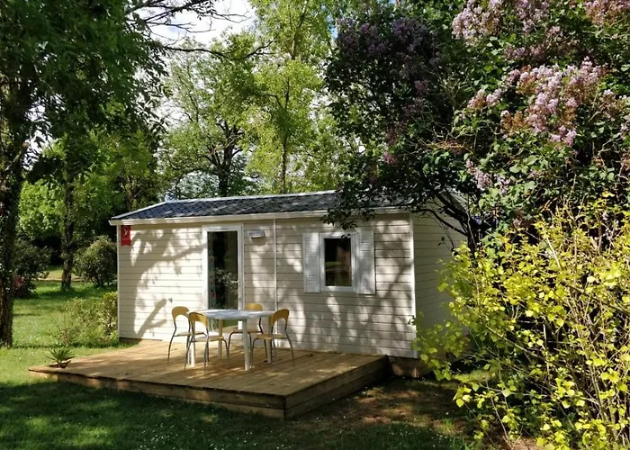 Au Tour De L'aveyron Camping 2*