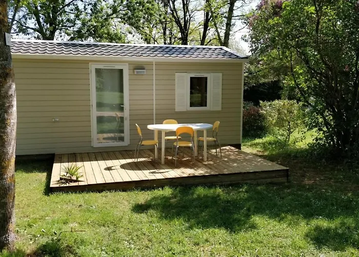 Camping Au Tour De L'aveyron LʼHospitalet-du-Larzac