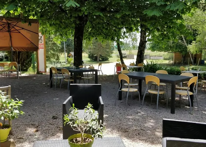 Camping Au Tour De L'aveyron LʼHospitalet-du-Larzac