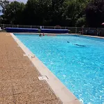 אתר קמפינג Au Tour De L'aveyron 2*