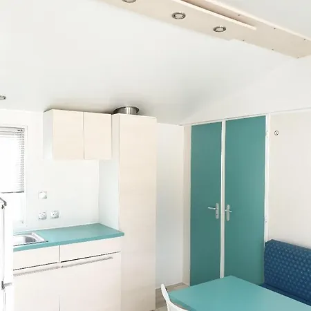 Au Tour De L'aveyron Kemping LʼHospitalet-du-Larzac