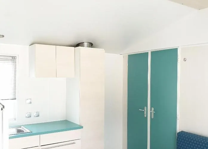 Au Tour De L'aveyron Camping LʼHospitalet-du-Larzac